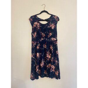Torrid Flowy Navy Floral Sleeveless Dress With Cutout in Back Size 1